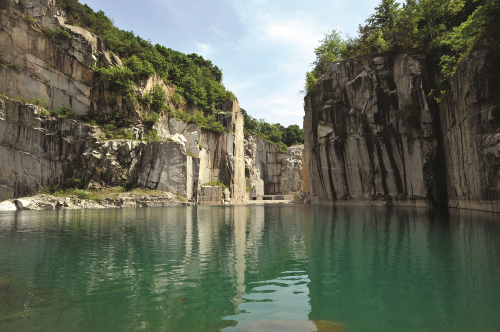 (Spring) Pocheon Art Valley + Strawberry Picking + Pyunggang Land (EG Tour Bus H Course)